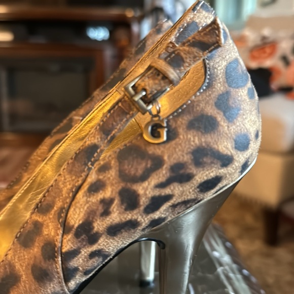 Open toe shoe by Guess - Picture 3 of 7